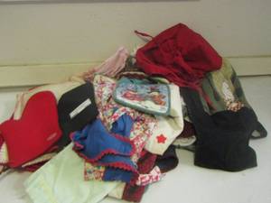 lot 221 image: hand mittens and aprons