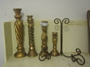 lot 225 image: 4 golden candle stands, 1 metal dcor holder