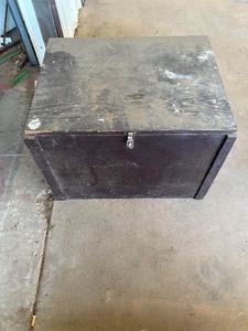 lot 286 image: WOOD BOXTRUNK  APPROX 2 X 2FT