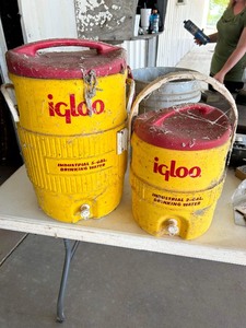 lot 274 image: IGLOO WATERDRINK DISPENSER  2 GAL. & 5 GAL.