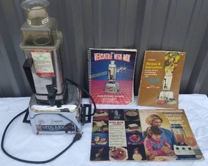 lot 15 image: Vitamix Super 3600 with Manuals and Recipe Books--Works