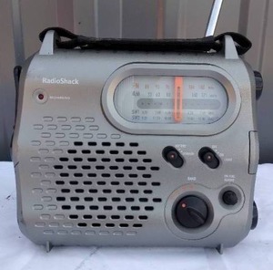 lot 38 image: Vintage Radio Shack AMFM World Receiver---Works