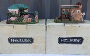 lot 48 image: Selection of 2 Hawthorne Architectural Gone With the Wind Collectors Pieces--These are really nice pieces