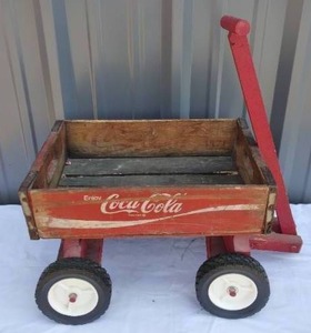 lot 50 image: Nice Vintage Coca Cola Wagon