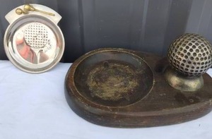 lot 54 image: Selection of 2 Nice Golf Themed Ash Trays