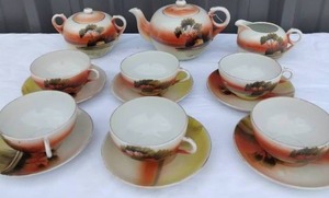 lot 55 image: Very Nice Hand Painted Japanese Tea Serving Set--17 pcs