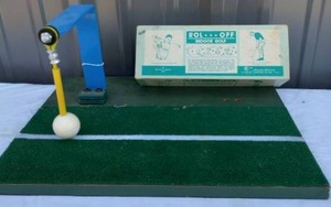 lot 62 image: Vintage Rol--Off Indoor Golf Game in Box and Golf Training Aid