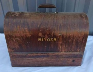 lot 131 image: Antique Singer Sewing Machine in Case---Please read description