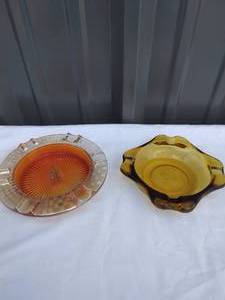 lot 149 image: Selection of 2 Vintage Glass Ashtrays--Carnival Glass and MCM Yellow Gold