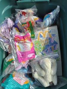 lot 165 image: Very Nice Selection of Vintage Mcdonalds Beanie Babies and Happy Meal Bags