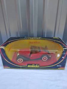 lot 184 image: Prestige Solido Ford Roadster 118th Scale Die Cast Car--Plastic bubble and box has some issues