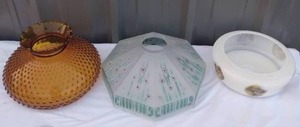 lot 204 image: 3 Vintage Decorative Lamp Shades---Amber one has chip in it (pic 5)