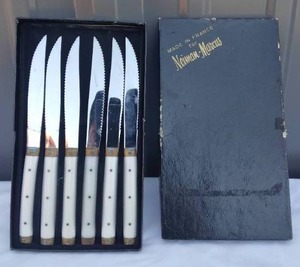 lot 219 image: Set of 6 Neiman Marcus Steak Knives in Box
