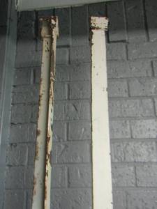 lot 57 image: ANTIQUE BED RAILS -2 WHITE METAL BED RAILS W PIN ENDS