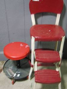 lot 65 image: ROUND ROLLING WORKSHOP STOOL , 2 STEP VINTAGE CHAIR