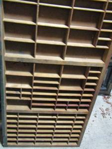 lot 84 image: WOODEN PRINTERS TRAY SIZE 32 X 17