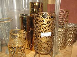lot 96 image: large lot of various dcor vases and table dcor