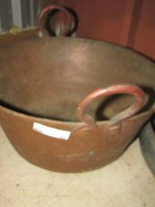 lot 99 image: handled copper pot 189