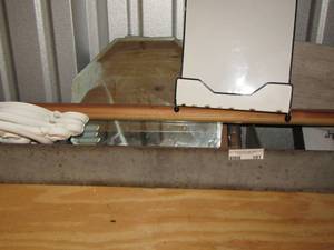 lot 101 image: 48 long handled carrier full of dcor and more