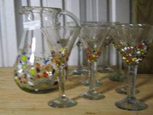 lot 127 image: Speckled  pitcher with 8 Specked martini glasses