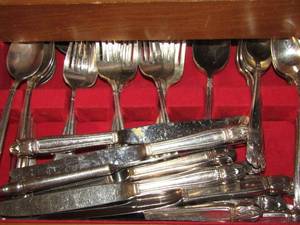 lot 131 image: Holmes & Edwards inlaid silver ware set, nobility plate silverware set