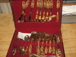 lot 132 image: Baroque by Godingers silverware set in case