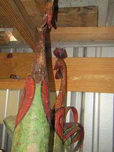 lot 139 image: 32 Metal yard art roosters qty 2