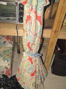 lot 143 image: Large outdoor yard umbrella