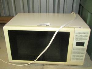 lot 156 image: White microwave in good Cond�