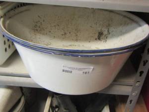 lot 161 image: PORCELAIN ON ENAMEL  WASH BASINS   Deep white with blue trim  QTY 2