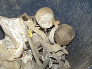 lot 180 image: Fencing pieces for chain link fence