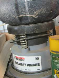 lot 184 image: VIBRATORY TUMBLER 5LB  with REM OIL  &  3 in 1 oil