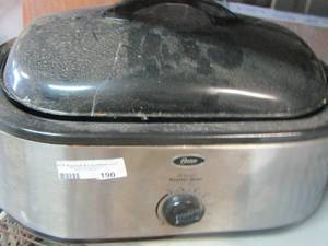 lot 190 image: Oster 18 qt roaster with lid