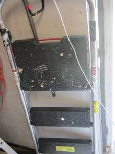 lot 199 image: 5 step - step ladder  folds for easy storage