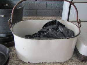 lot 207 image: PORCELAIN ON ENAMEL Handled Oblong Bucket,