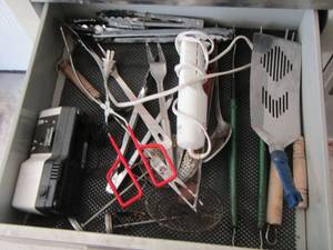 lot 218 image: Kitchen utensils