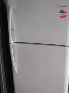 lot 5 image: Frigidaire top freezer bottom fridge works needs cleaned up a little
