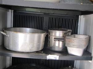 lot 228 image: Broiling pots, bread pans and more