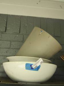 lot 250 image: Bowls of all sizes