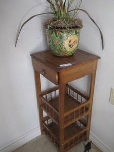 lot 258 image: SIDE TABLE  1 drawer, 2 SHELVES &  plant