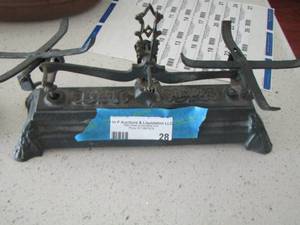lot 28 image: solid cast-iron vintage scale without the bowls
