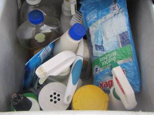 lot 352 image: lot of cleaning chemicals