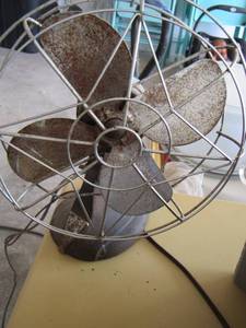 lot 334 image: Vintage Solid Metal Fan