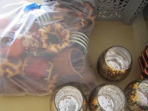 lot 336 image: 4 tea light candle holders and a bag of various style napkin rings