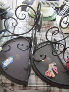 lot 314 image: wall shelfs for dcor half moon shape qty 2