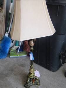 lot 326 image: heavy side table lamp with shade
