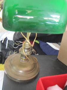 lot 329 image: Green Glass BANKERS Desk Lamp