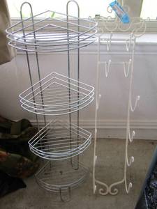 lot 324 image: wall plate hanger and 4 tier metal fruit basket