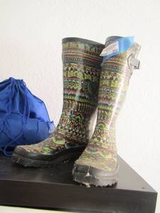 lot 358 image: size 9 womens rain boots