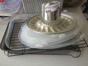 lot 376 image: oven racks and more